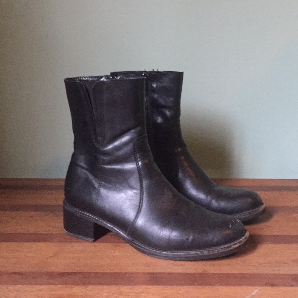 La canadienne black chelsea boot 5.5